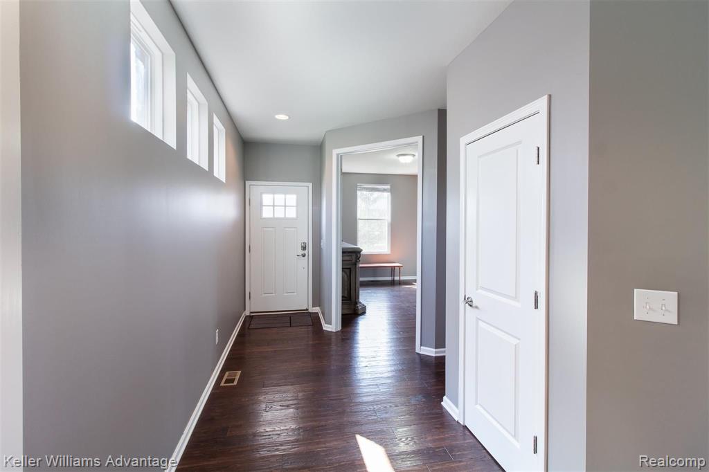 27679 Hartwick Circle Novi, MI 48374 - Photo 6 of 51