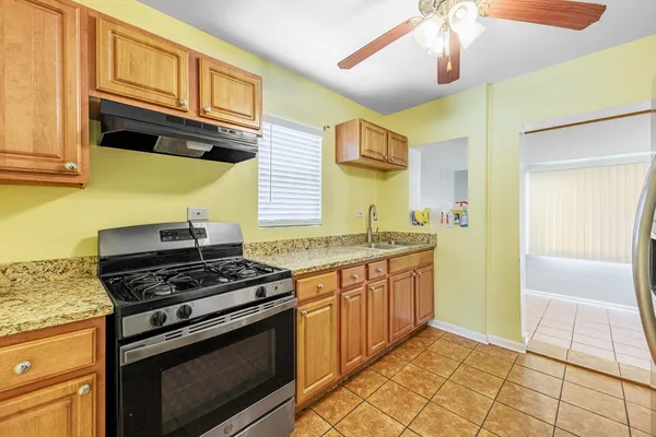 $2,500 | 5557 South Kildare Avenue, Chicago, IL 60629