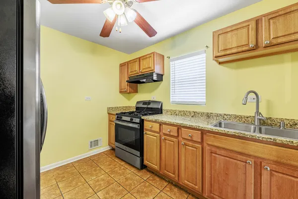 $2,500 | 5557 South Kildare Avenue, Chicago, IL 60629