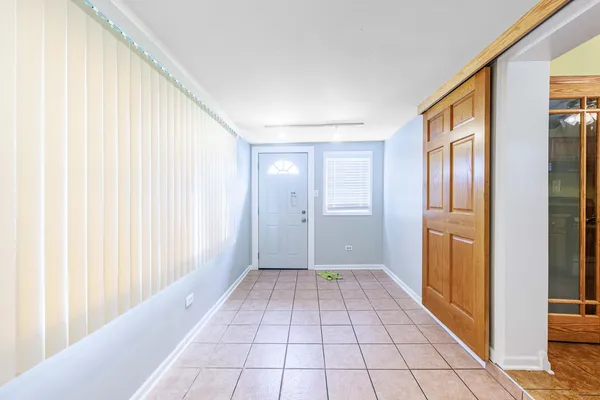 $2,500 | 5557 South Kildare Avenue, Chicago, IL 60629