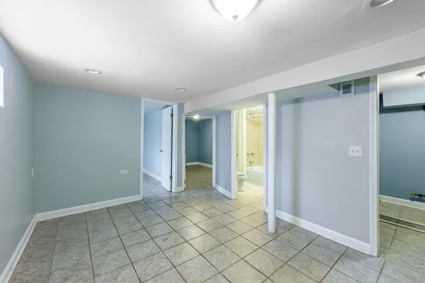 $2,500 | 5557 South Kildare Avenue, Chicago, IL 60629