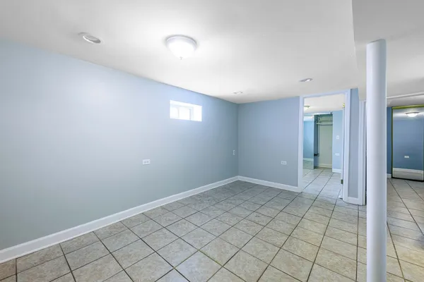 $2,500 | 5557 South Kildare Avenue, Chicago, IL 60629