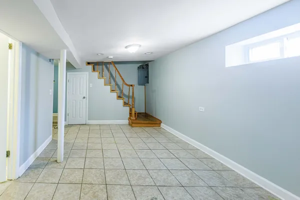 $2,500 | 5557 South Kildare Avenue, Chicago, IL 60629