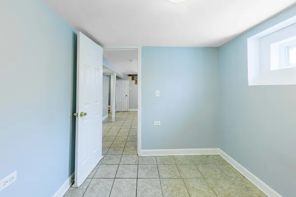 $2,500 | 5557 South Kildare Avenue, Chicago, IL 60629