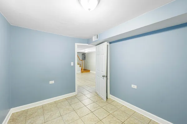 $2,500 | 5557 South Kildare Avenue, Chicago, IL 60629
