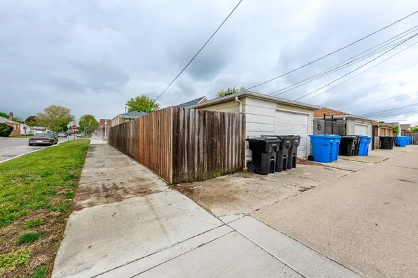 $2,500 | 5557 South Kildare Avenue, Chicago, IL 60629