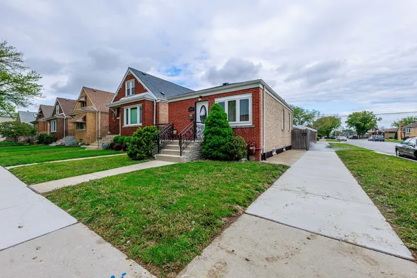 $2,500 | 5557 South Kildare Avenue, Chicago, IL 60629