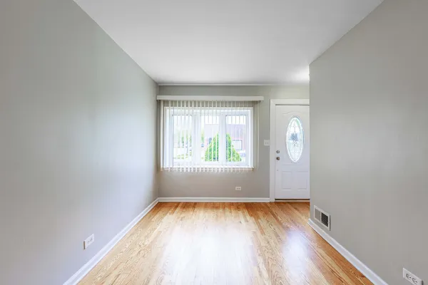 $2,500 | 5557 South Kildare Avenue, Chicago, IL 60629