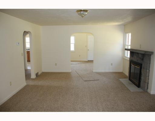 25 Hazel Kirk Road Monongahela, PA 15063 - Photo 4 of 18 Living Room.
