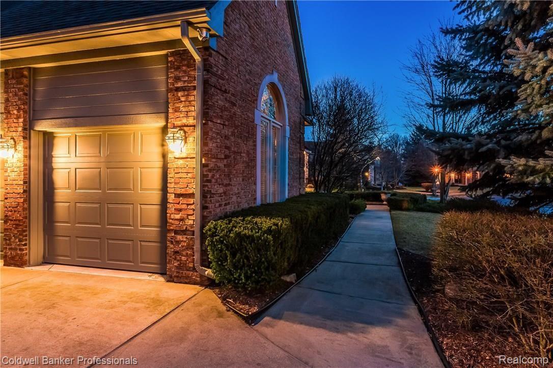 1391 Pebble Ridge Drive Rochester, MI 48307 - Photo 94 of 99 097-Twilight_Garage-3733644-large.jpg