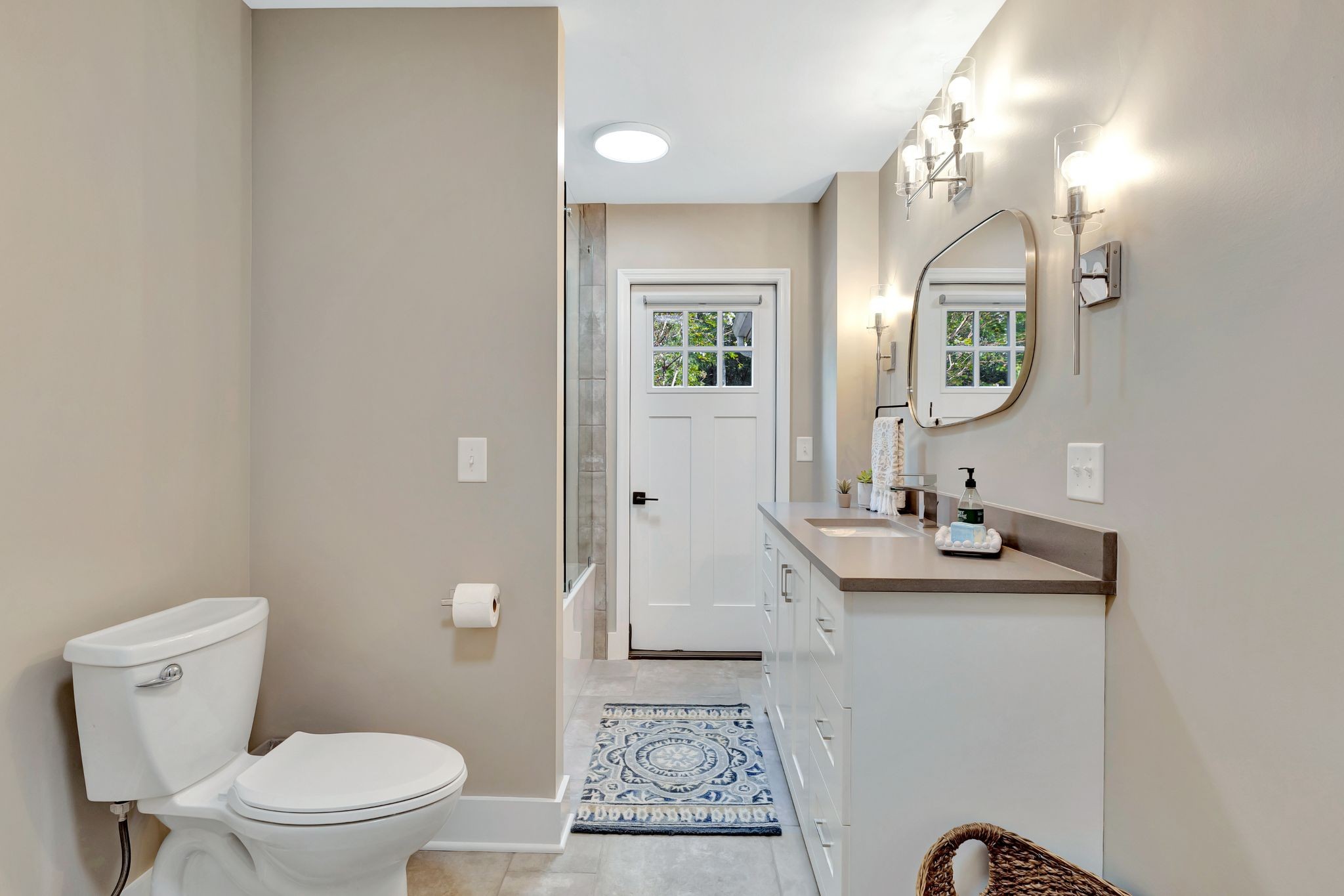 1358 Hunter Road Franklin, TN 37064 - Photo 25 of 47 a bathroom with a toilet a sink and mirror