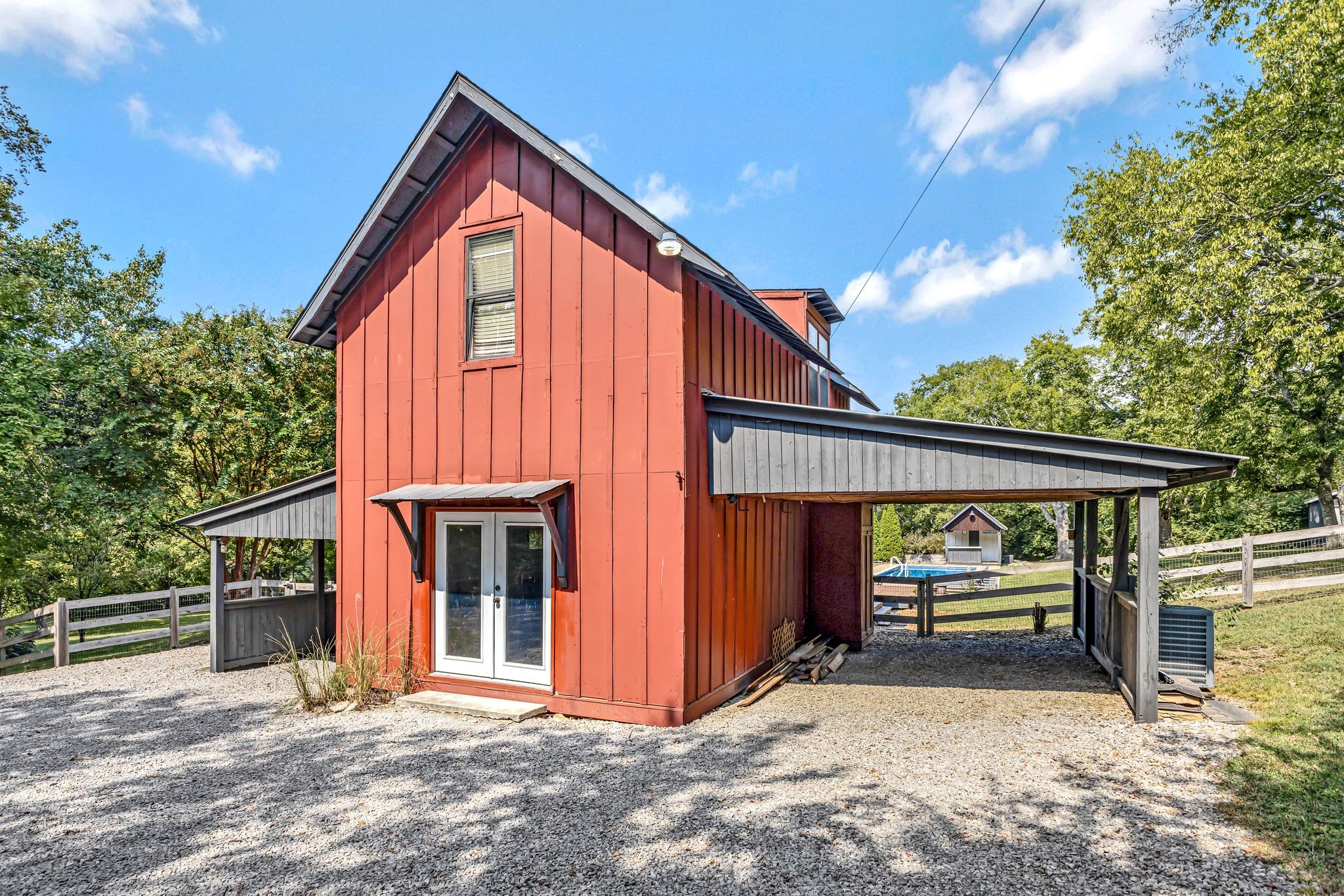 1358 Hunter Road Franklin, TN 37064 - Photo 31 of 47 a view of backyard with deck and a garden