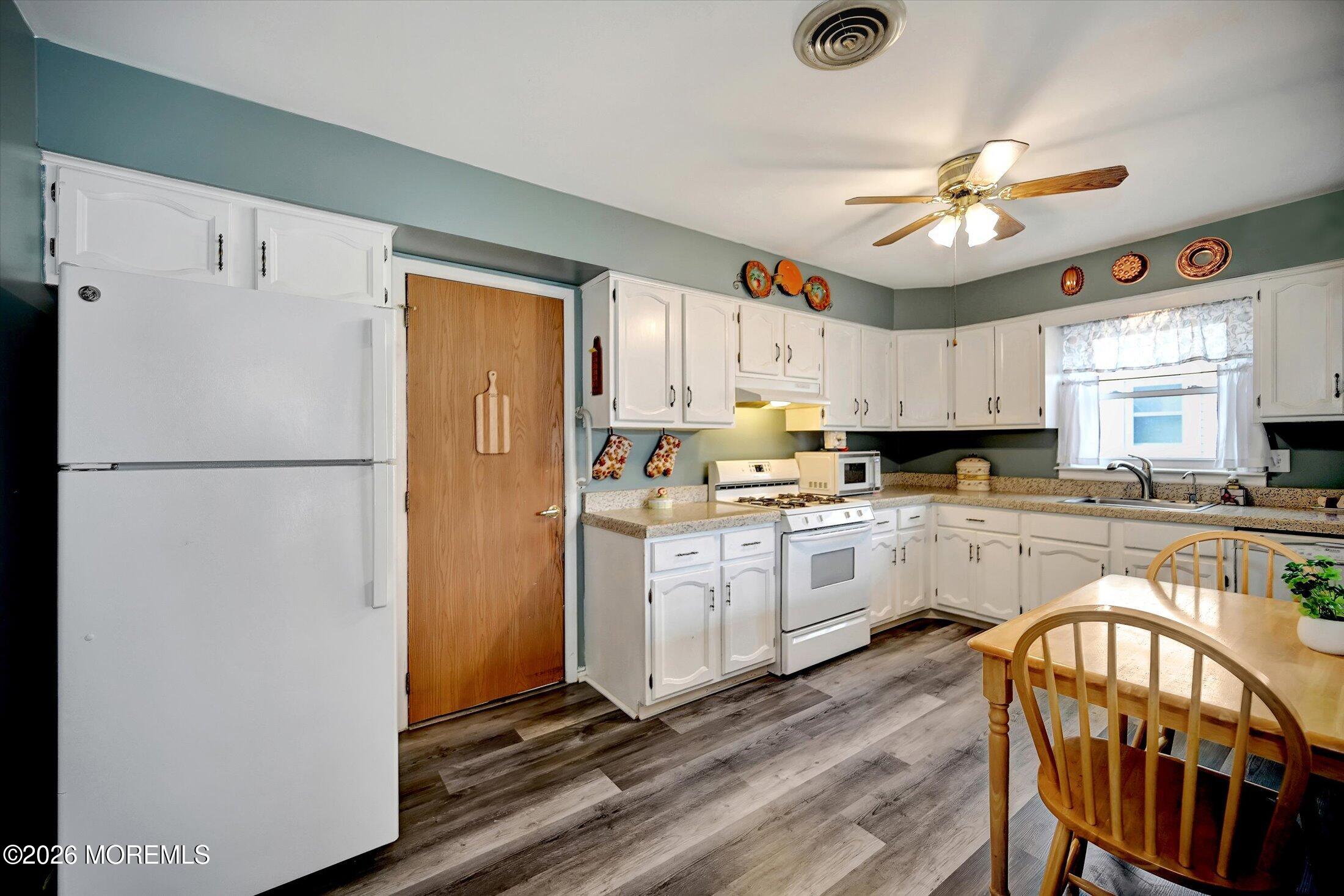 1 Easton Road Toms River, NJ 08757 - Photo 16 of 45 16-Kitchen