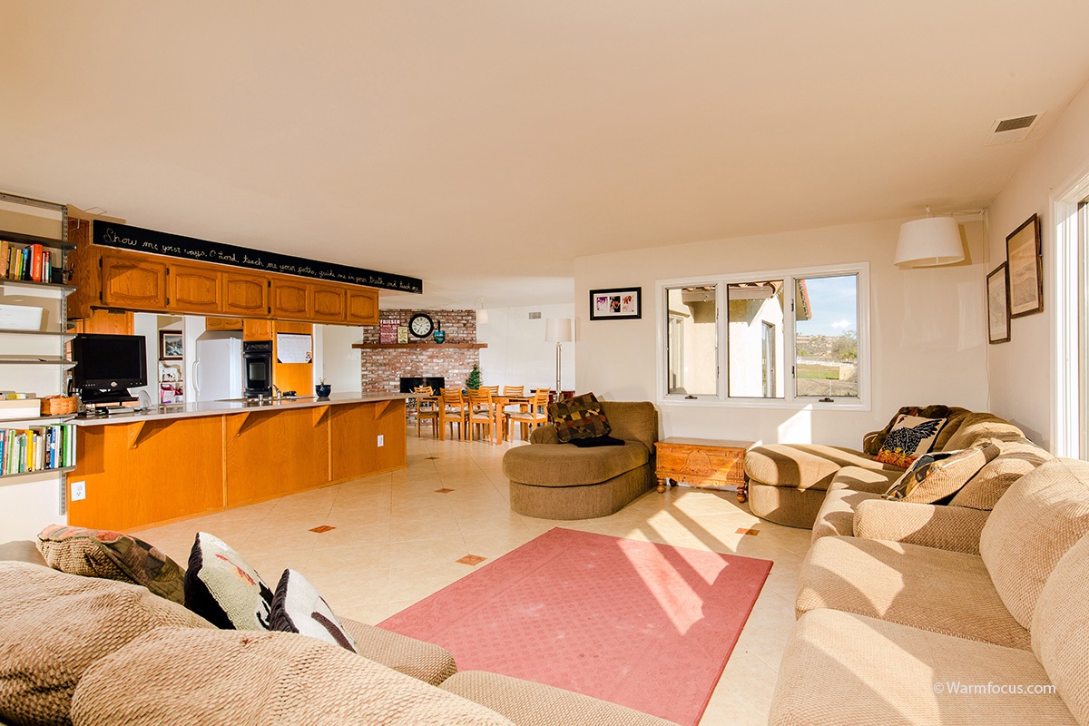 13917 Maxfield Road Jamul, CA 91935 - Photo 5 of 25 Living Room