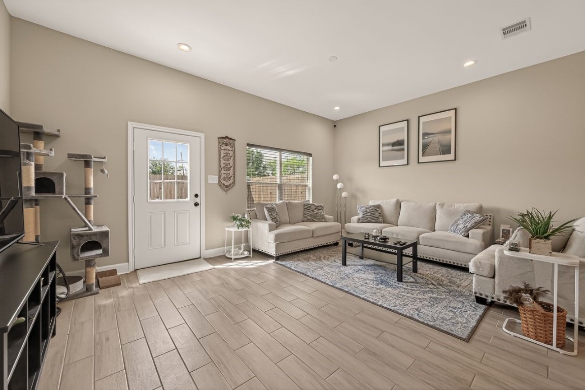 9724 Racine Street Houston, TX 77029 - Photo 2 of 27