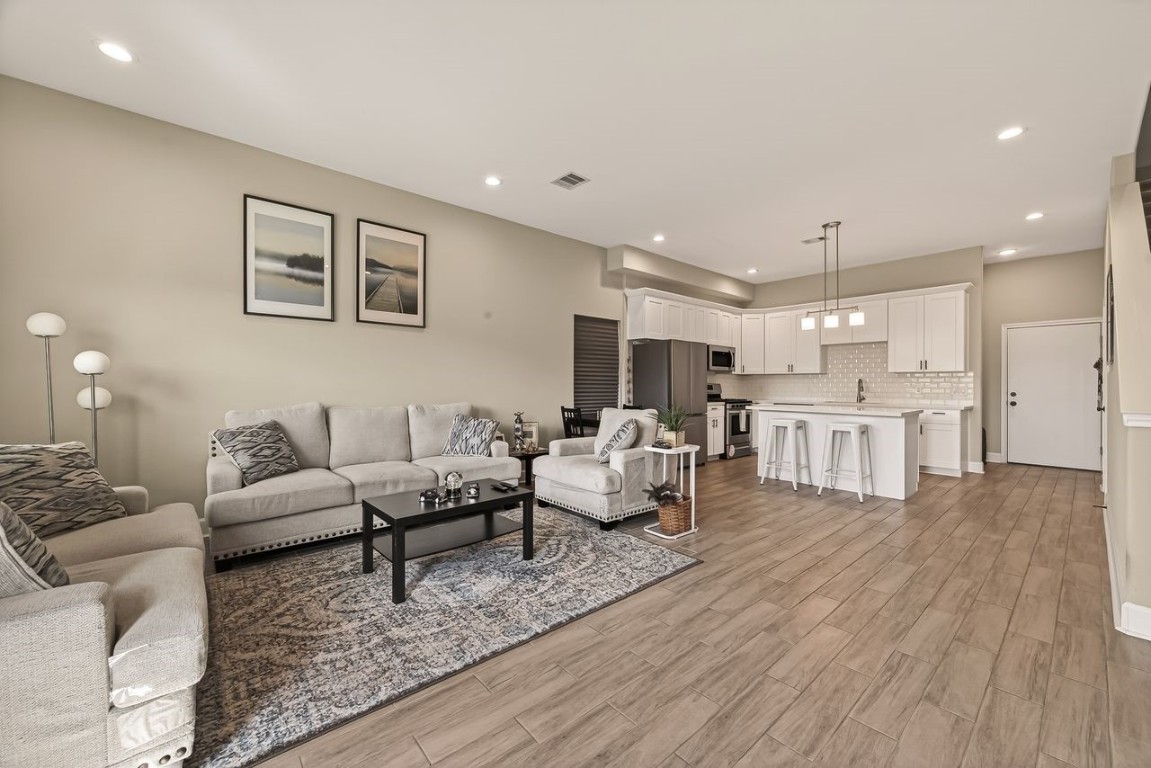 9724 Racine Street Houston, TX 77029 - Photo 4 of 27