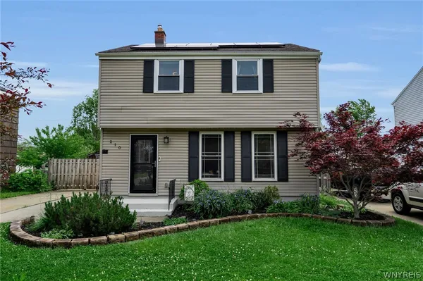 $274,900 | 210 Woodcrest Drive, West Seneca, NY 14220