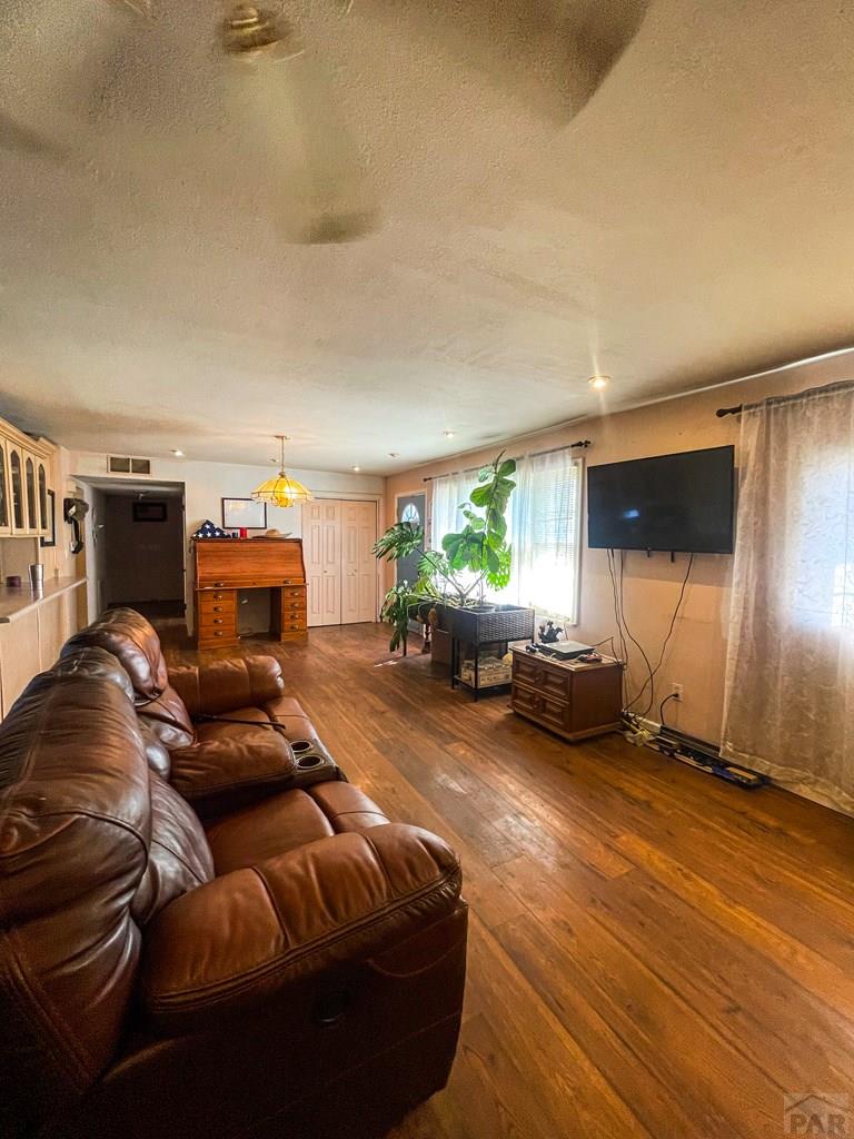 2117 Raton Avenue La Junta, CO 81050 - Photo 4 of 17