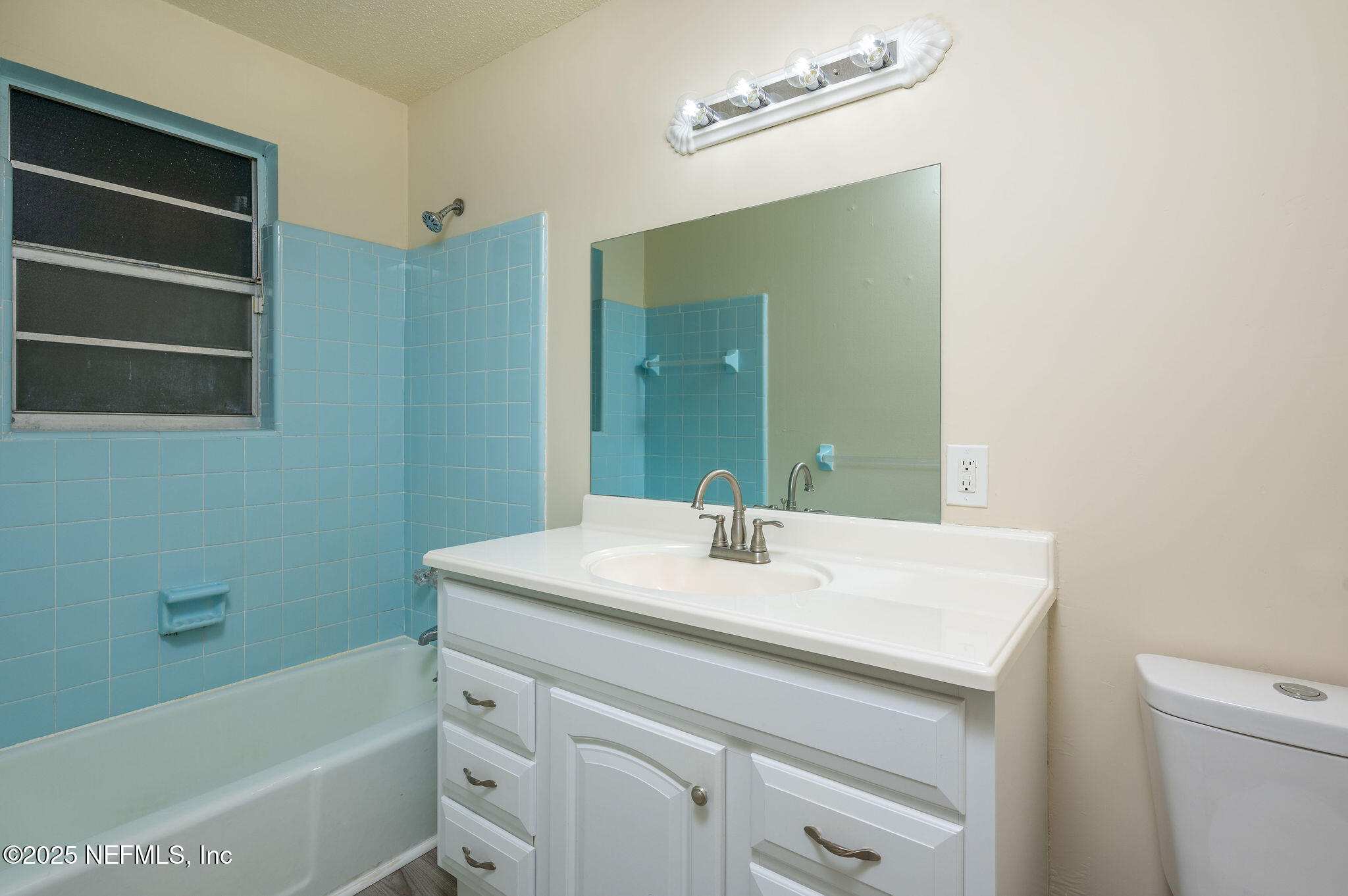 63 Hernandez Avenue Ormond Beach, FL 32174 - Photo 15 of 33 a bathroom with a sink a vanity and a bathtub