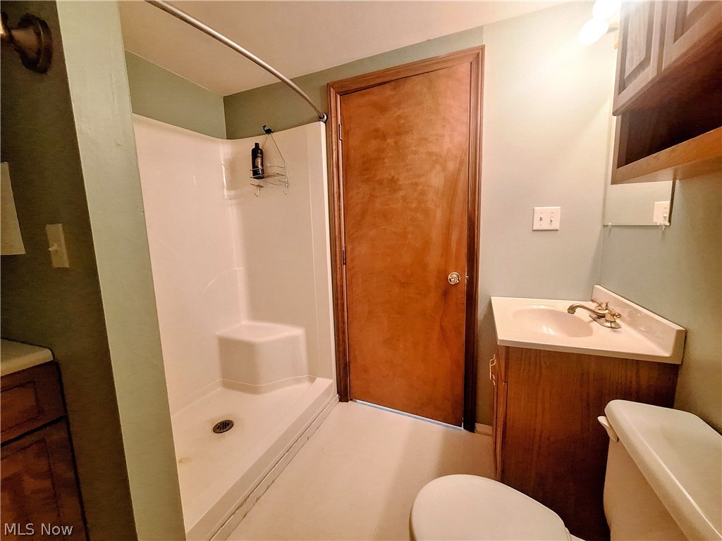 4656 Montgomery Road Orwell, OH 44076 - Photo 34 of 45 Upstairs full bathroom