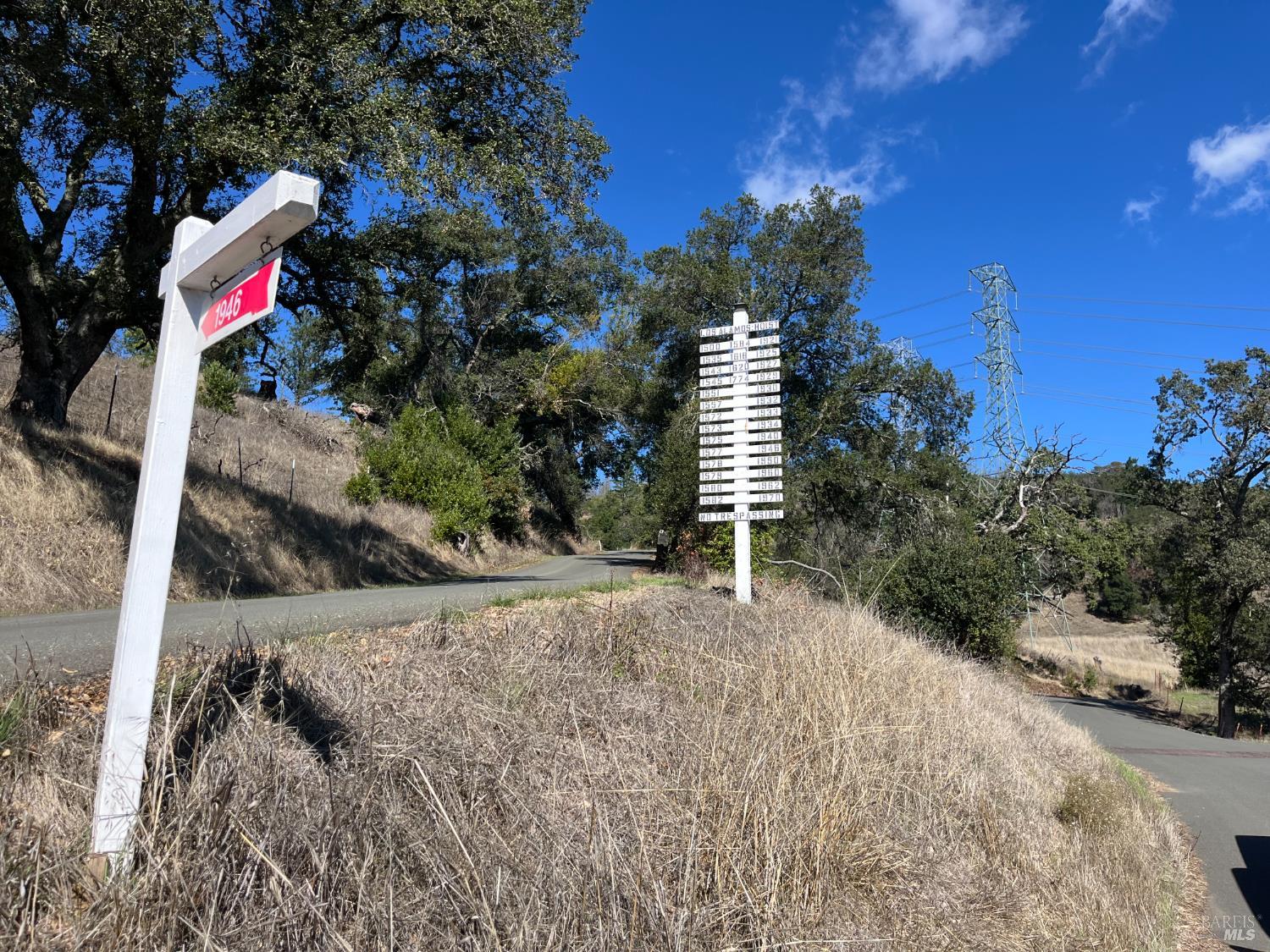 1580 Los Alamos Road Santa Rosa, CA 95404 - Photo 10 of 13 a backyard of a house with lots of green space