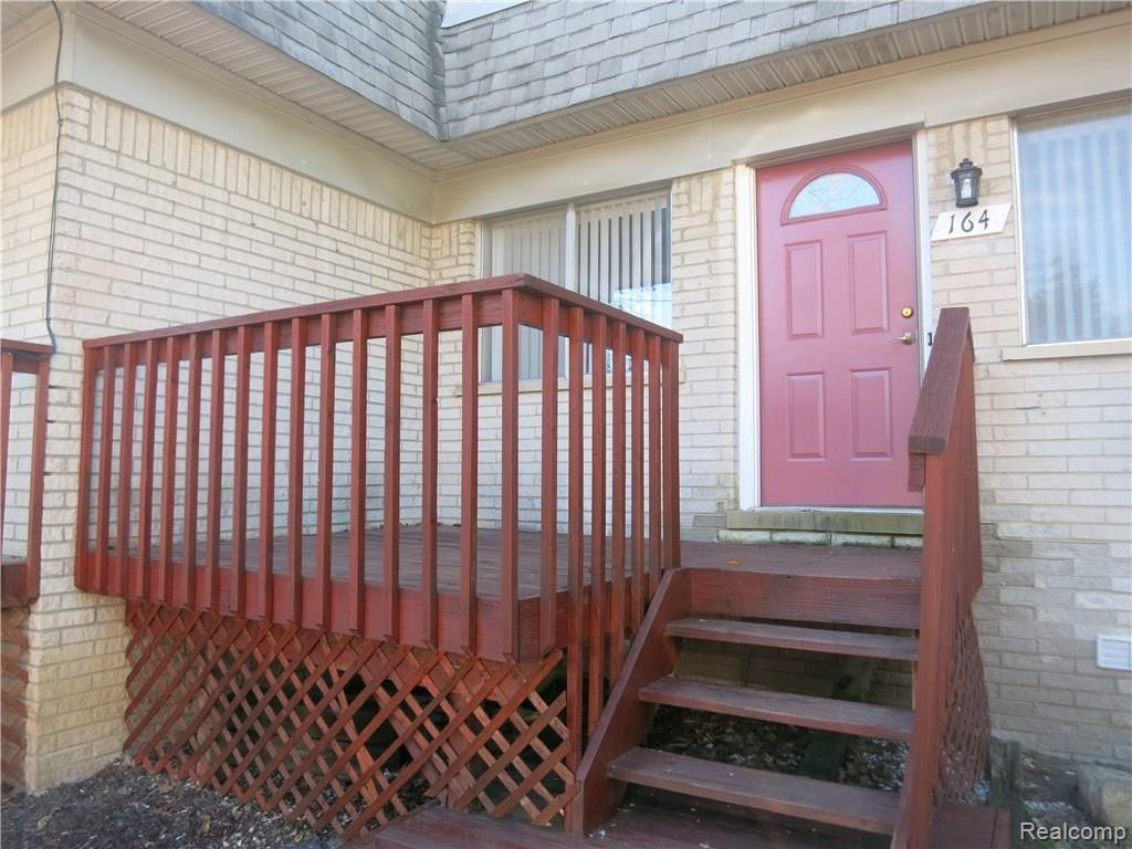 164 Ladd Road Walled Lake, MI 48390 - Photo 19 of 21 IMG_0171.JPG