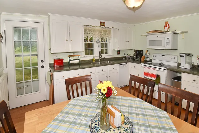 $335,000 | 256 Park Avenue, Bloomfield, CT 06002