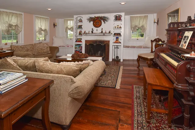 $335,000 | 256 Park Avenue, Bloomfield, CT 06002