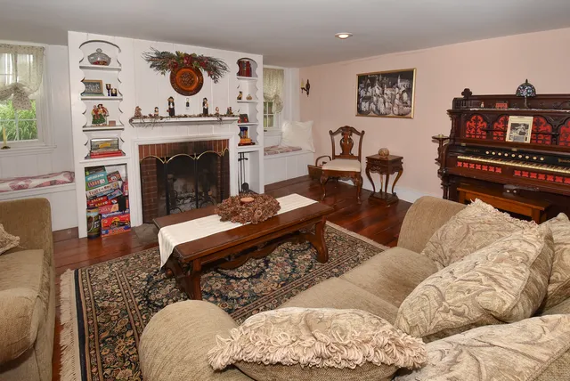 $335,000 | 256 Park Avenue, Bloomfield, CT 06002