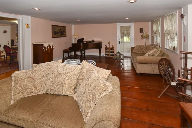 $335,000 | 256 Park Avenue, Bloomfield, CT 06002