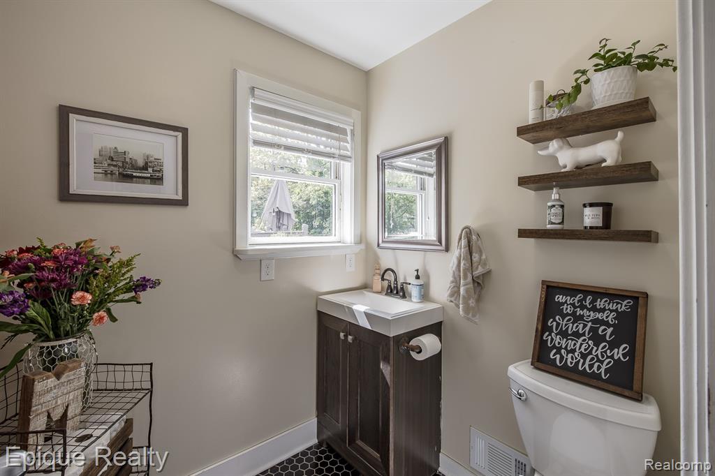 2999 Buckner Road Lake Orion, MI 48362 - Photo 19 of 52 Gallery Image 19