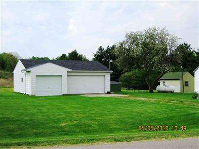 3101 Murphy Lake Road Millington, MI 48746 - Photo 3 of 10 20157088-2.JPG