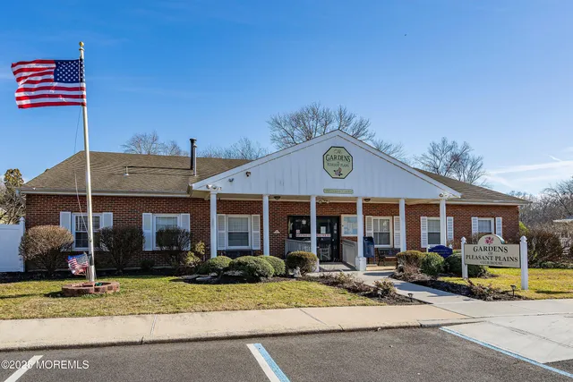 $259,800 | 33 Gardenia Way, Toms River, NJ 08755