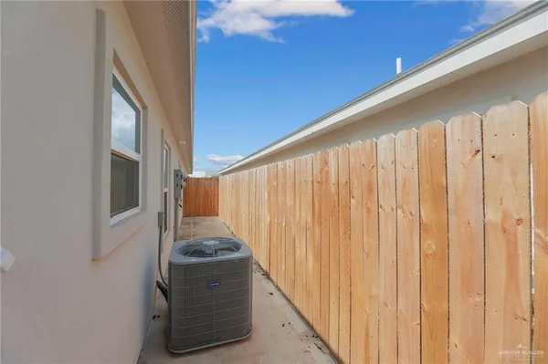 $1,250 | 1405 San Vicente, Unit 1, Weslaco, TX 78596