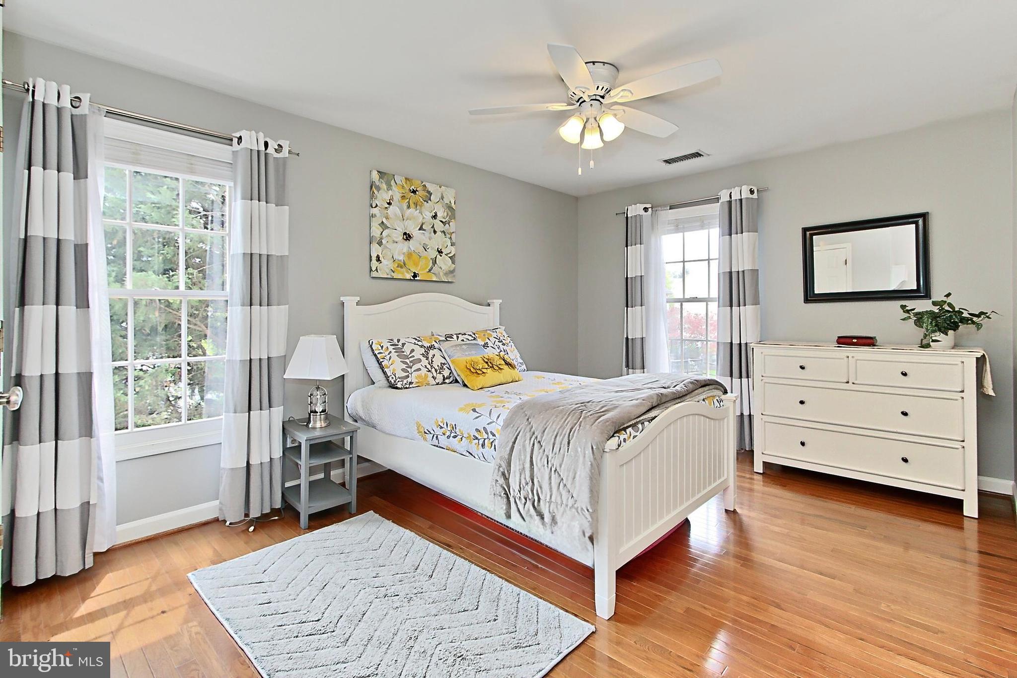 6306 Lee Forest Path Centreville, VA 20120 - Photo 32 of 49 a bedroom with a bed and a table