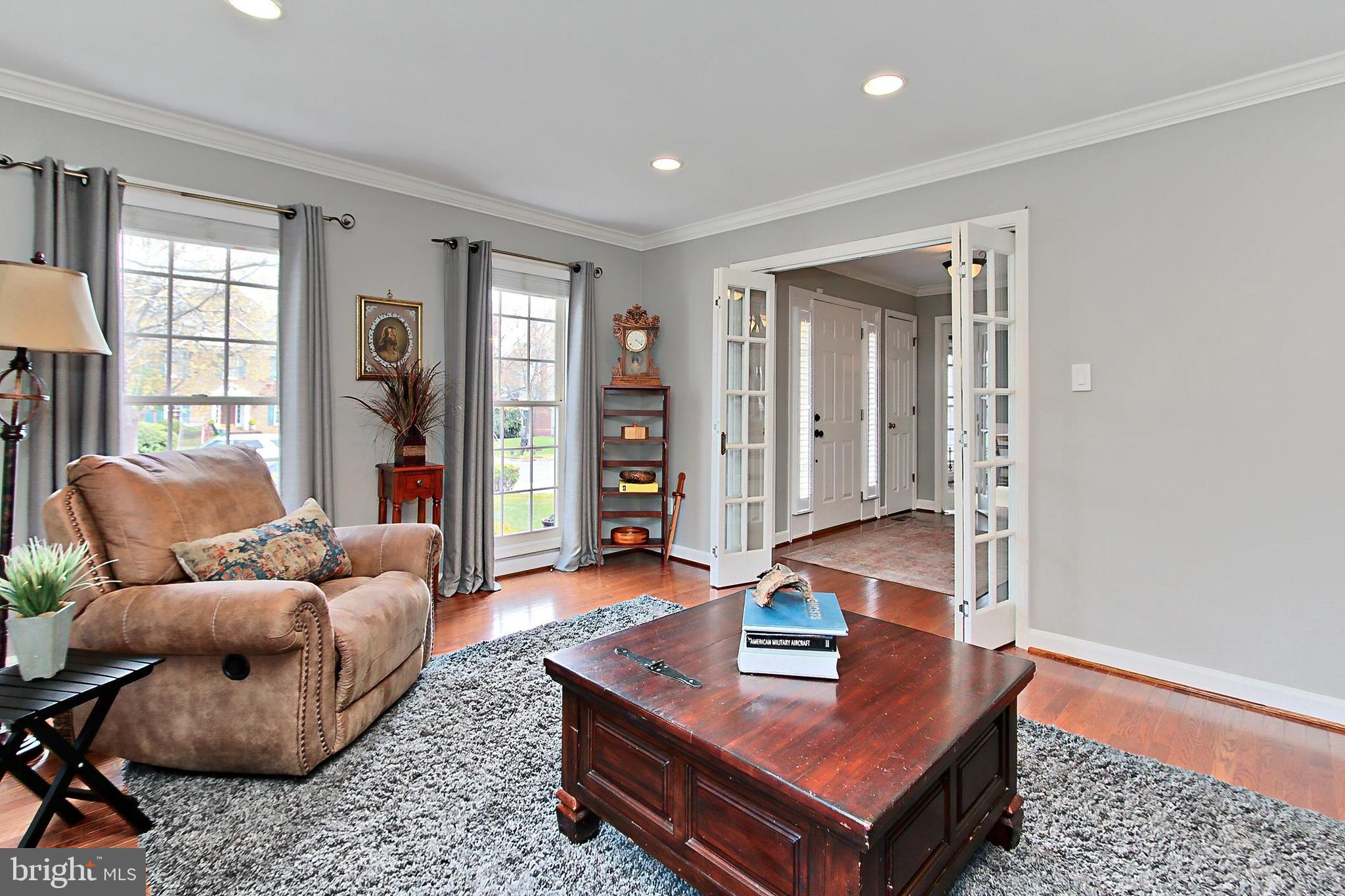 6306 Lee Forest Path Centreville, VA 20120 - Photo 6 of 49 a living room with furniture and a window