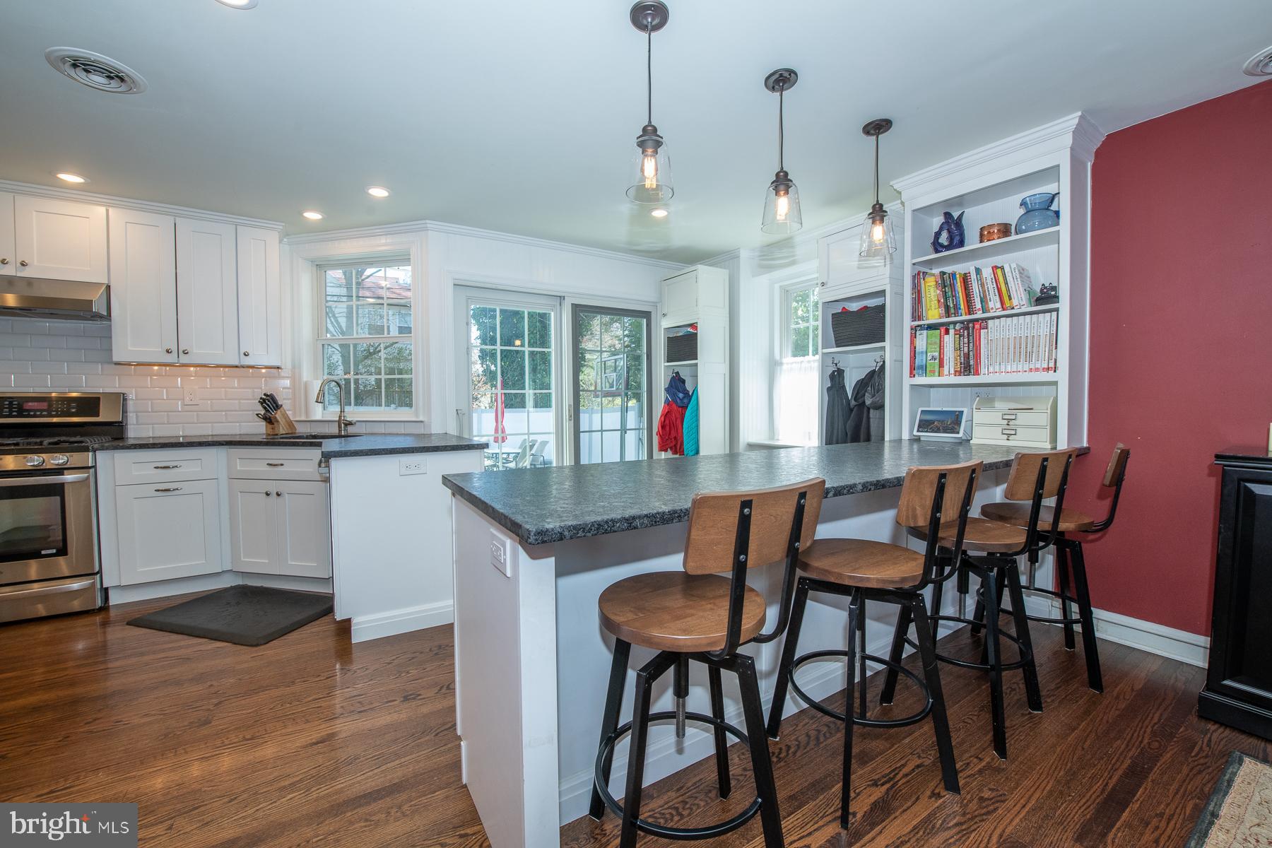 129 Henley Road Wynnewood, PA 19096 - Photo 16 of 43 Large Breakfast Bar