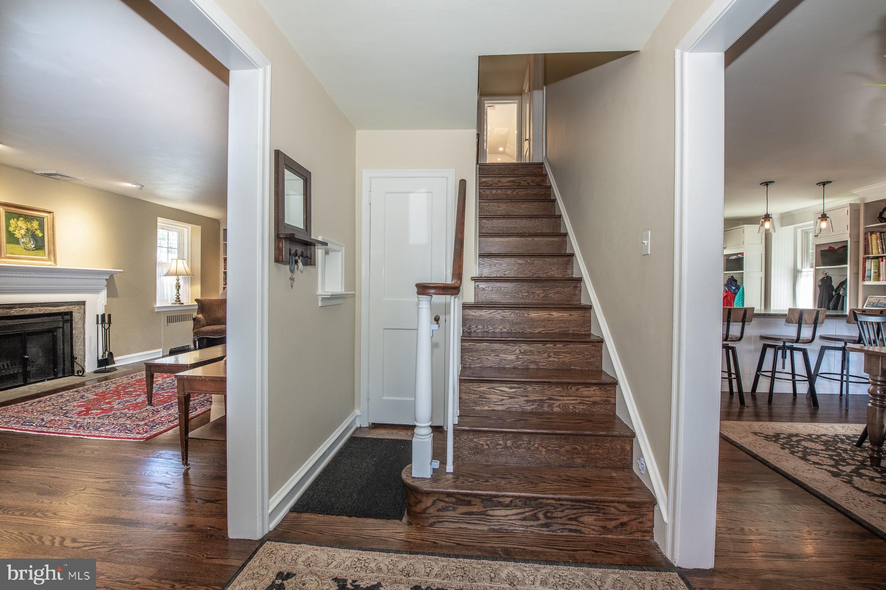 129 Henley Road Wynnewood, PA 19096 - Photo 6 of 43 Center Hall