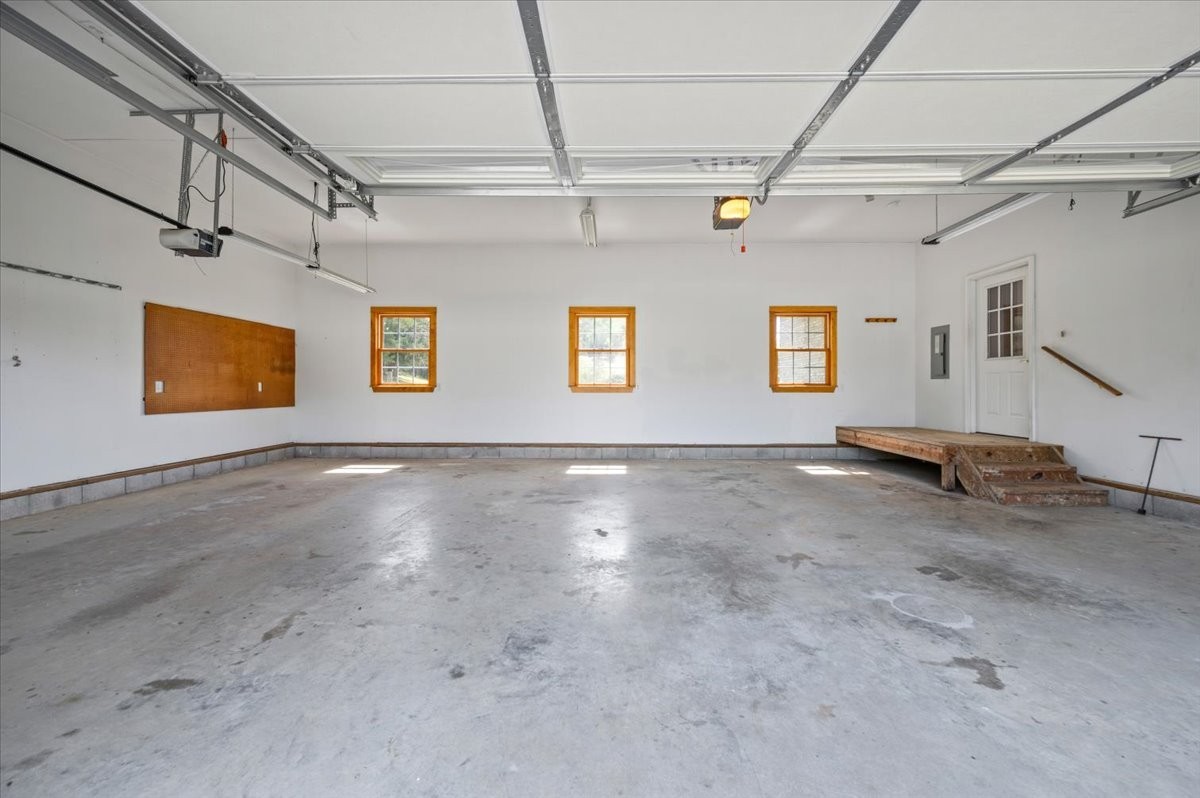 216 Old Wolf Hill Road Bethpage, TN 37022 - Photo 59 of 70 a view of a hallway with a window