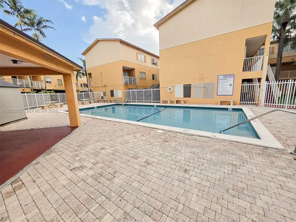 $355,000 | 6235 Southwest Kendale Lakes Circle, Unit 236, Miami, FL 33183