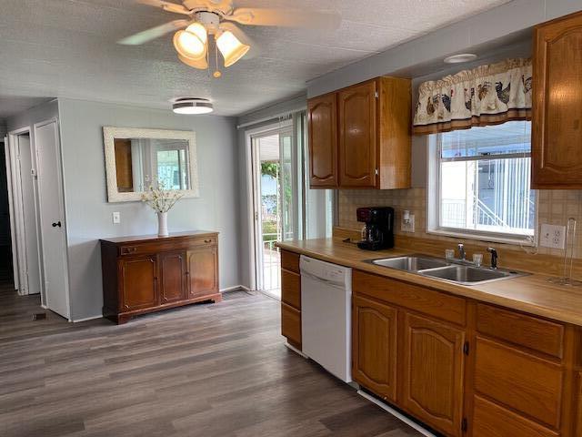 8680 Highway 441, Unit BA8 Okeechobee, FL 34974 - Photo 15 of 18 Entry & Kitchen