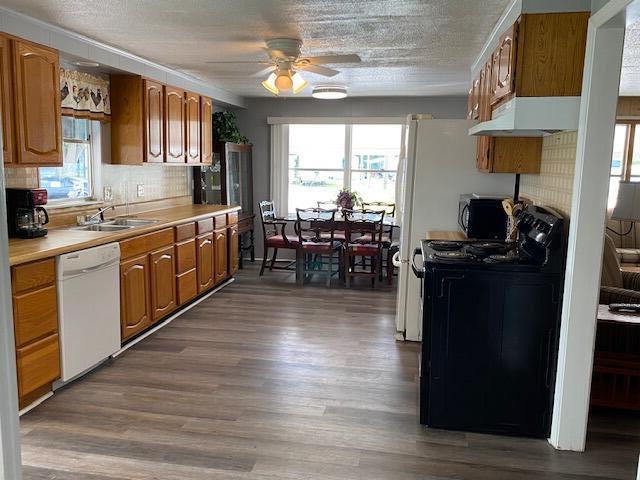 8680 Highway 441, Unit BA8 Okeechobee, FL 34974 - Photo 16 of 18 KITCHEN Dining