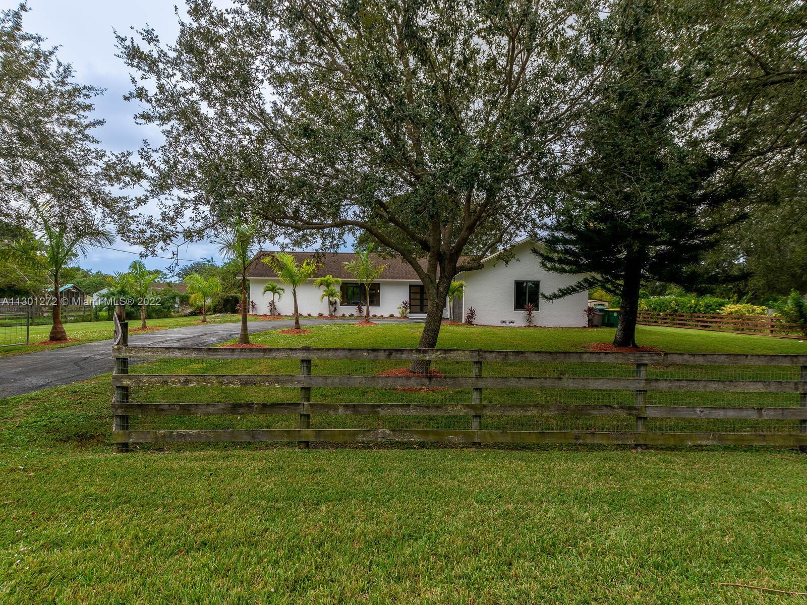 5521 Southwest 164th Terrace Southwest Ranches, FL 33331 - Photo 3 of 72 Gallery Image 3