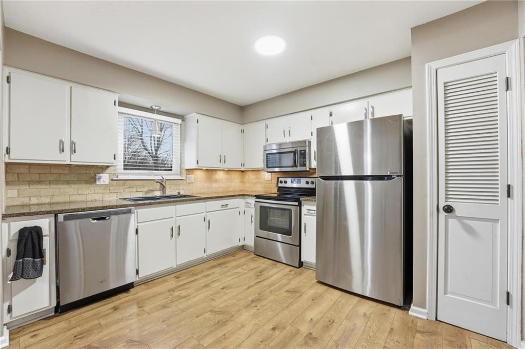 2908 Northwest Canterbury Road Blue Springs, MO 64015 - Photo 8 of 31