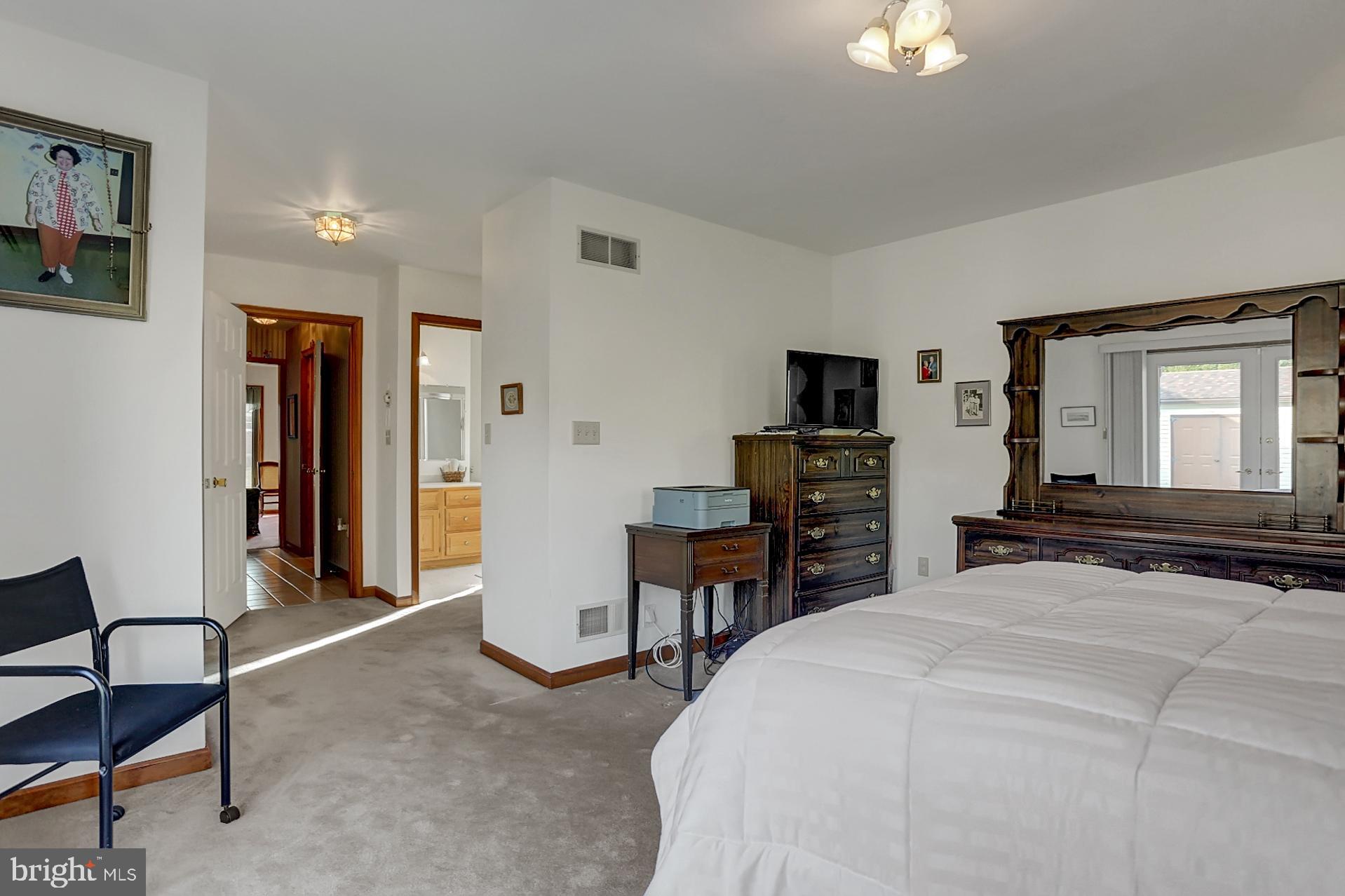 805 Whitner Road Reading, PA 19605 - Photo 6 of 28