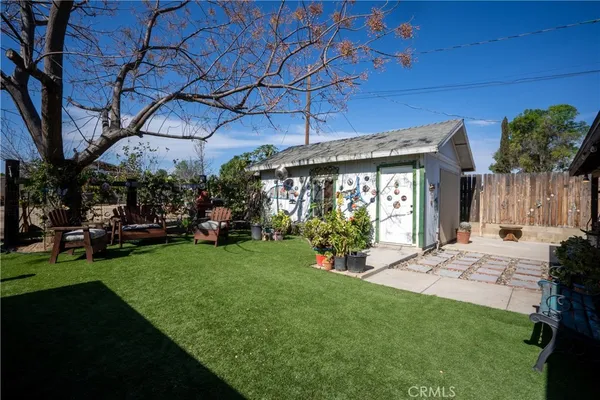 a view of a house with backyard and sitting area