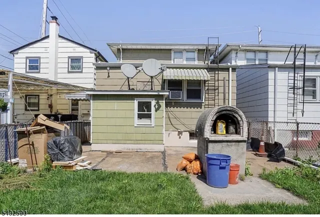 $1,200 | 24 Kingsland Avenue, Harrison, NJ 07029