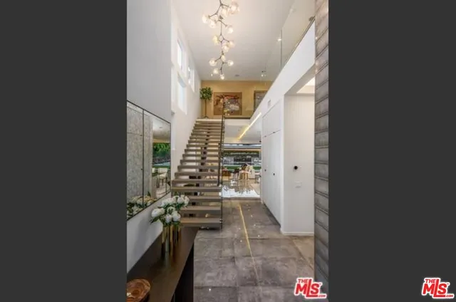 a view of entryway and hall