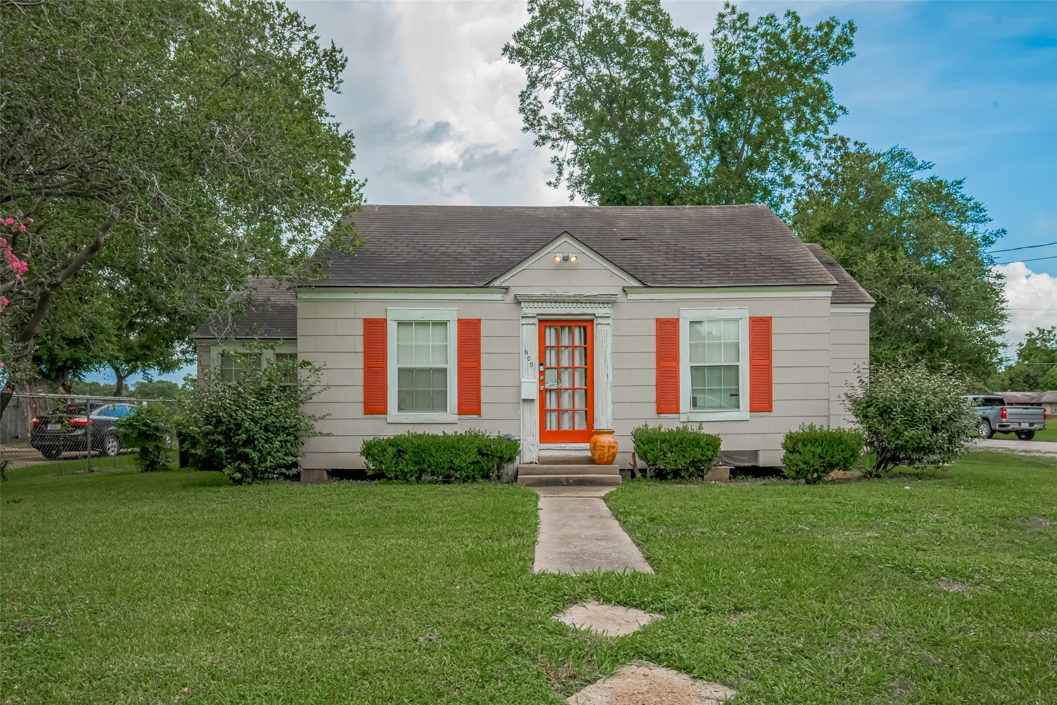 600 Texas Street Wharton, TX 77488 - Photo 1 of 38 a front view of a house with a yard