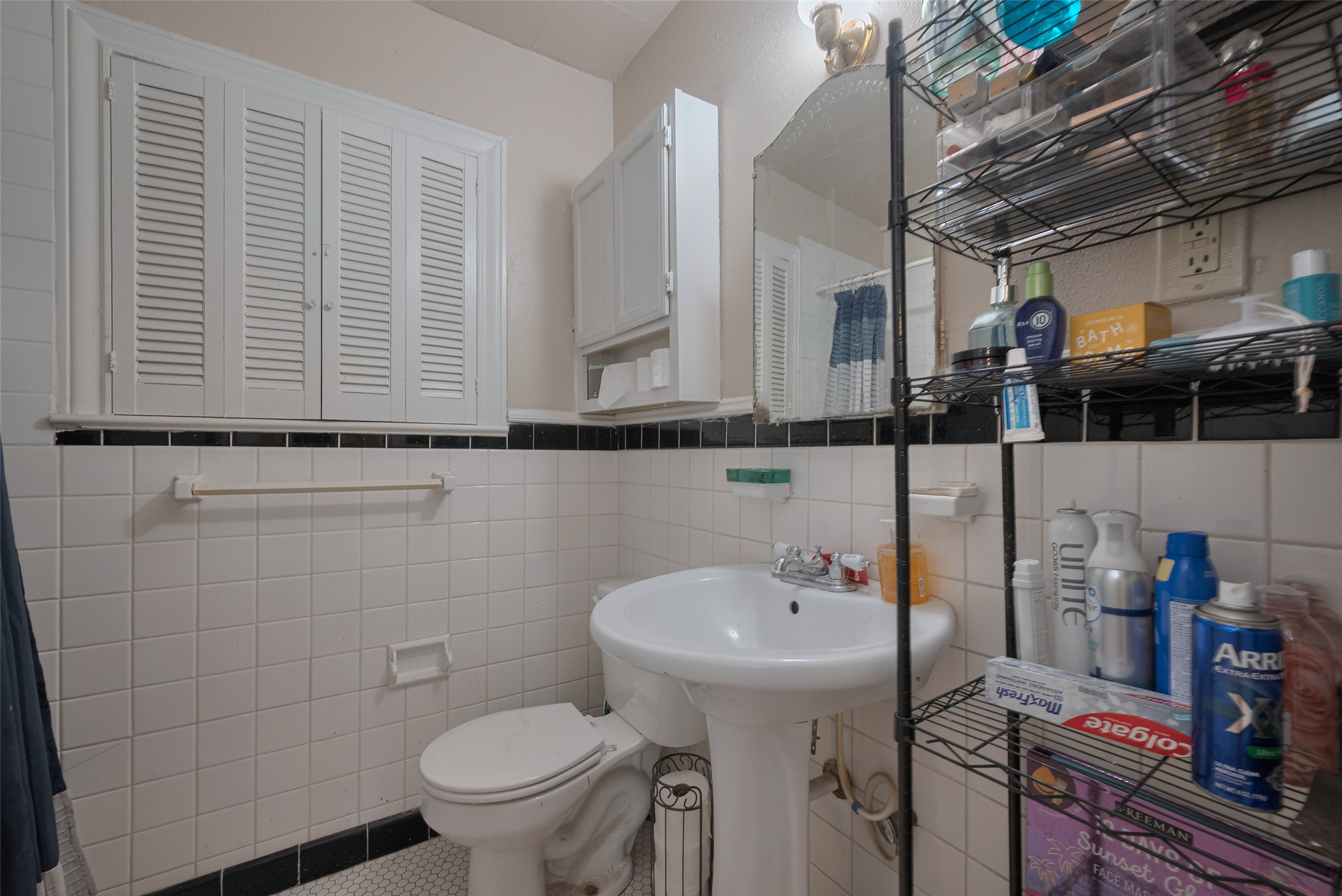600 Texas Street Wharton, TX 77488 - Photo 28 of 38 a bathroom with a sink and a toilet